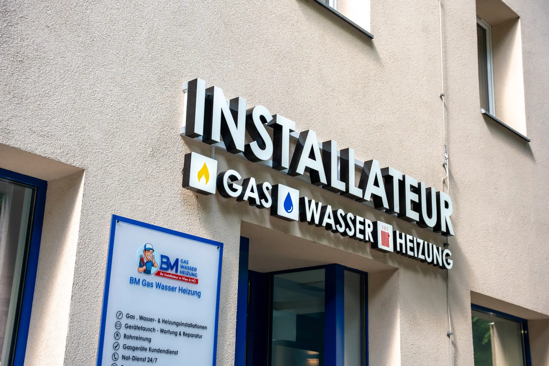 Eingang des Installationsbetriebs BM Gas Wasser Heizung.