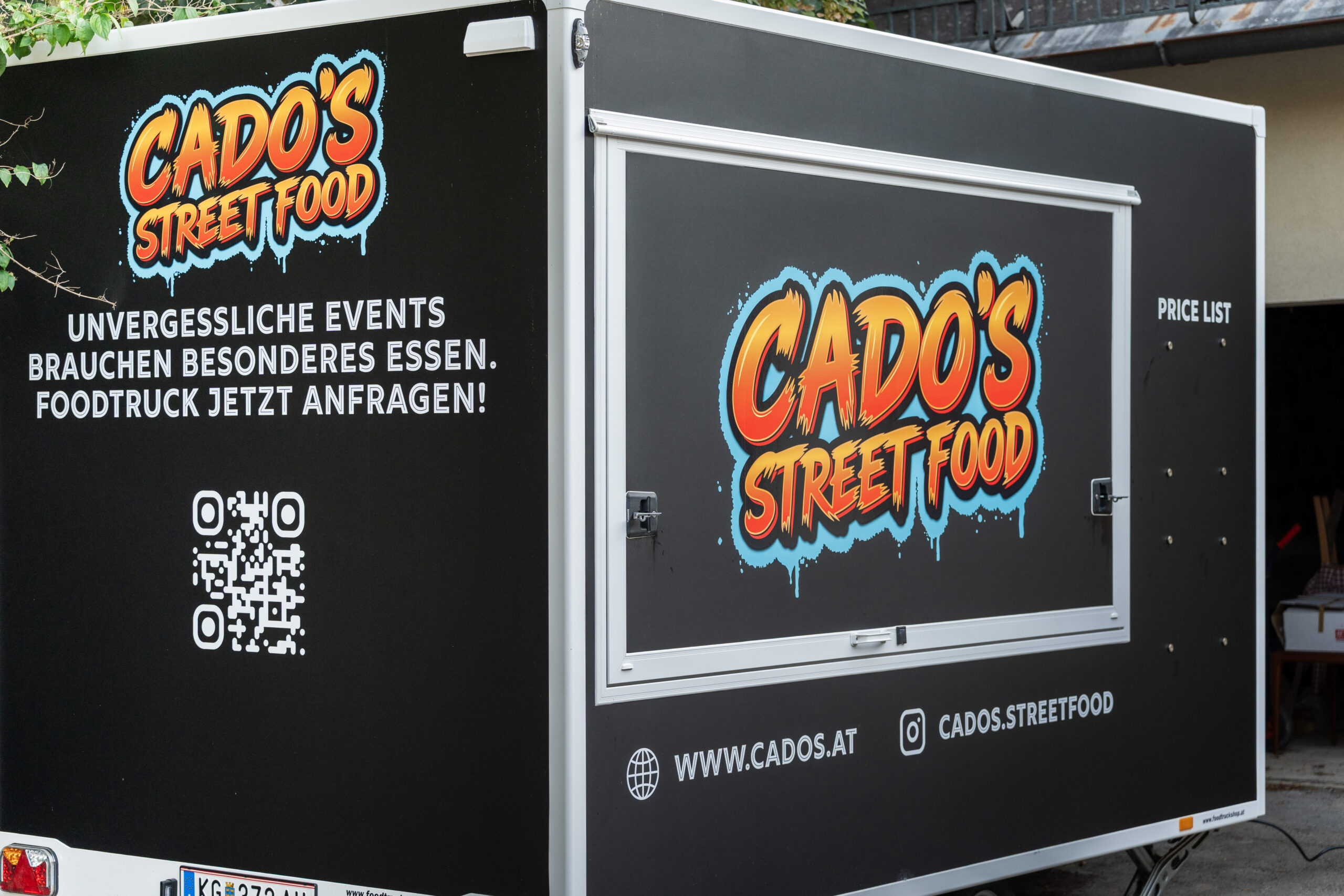 Foodtruck von Cado’s Street Food mit der von DAS FORMAT gestalteten Folierung.